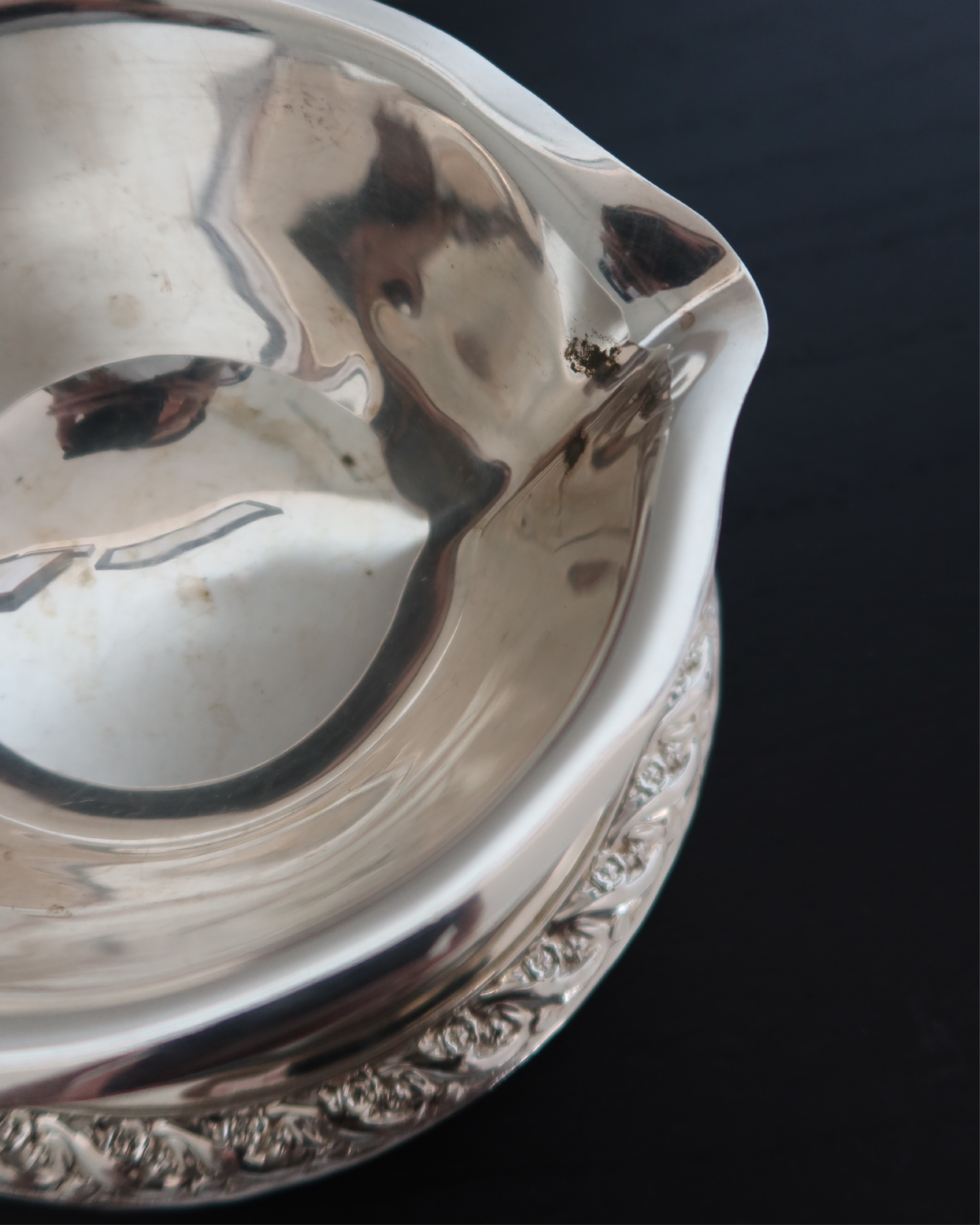 Gianna Gravy Boat w/ Tray